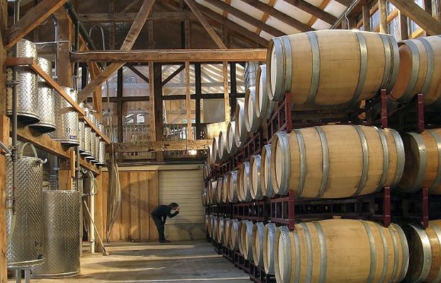 Cách tự làm làm rượu whisky bằng thùng gỗ sồi