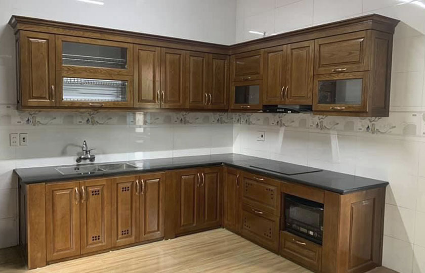 cách sắp xếp trang trí tủ bếp gỗ sồi đẹp